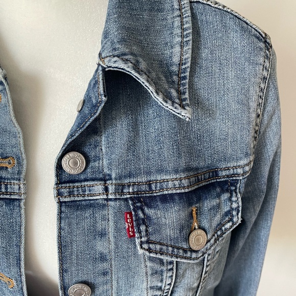 Denim Jacket - Levi's Women's Original Trucker Jacket - Size M - Picture 4 of 13